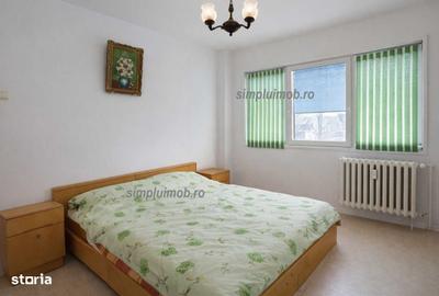 Apartament cu 3 camere decomandat în Alexandru Obregia