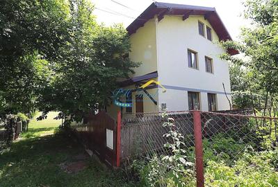 Casă cu 2 camere cu Teren 169 Mp în Fronescu