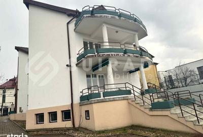 Casă cu 10 camere cu Teren 700 Mp în Central