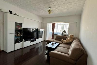 Apartament cu 4 camere decomandat în Prundu