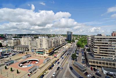 Apartament cu 3 camere decomandat în Hala Centrală
