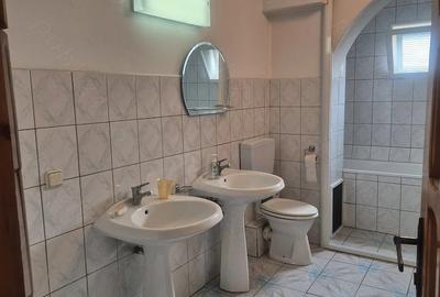 Casă cu 9 camere cu Teren 103 Mp în Ultracentral - 2
