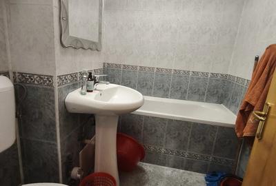 Apartament cu 3 camere decomandat în Tineretului