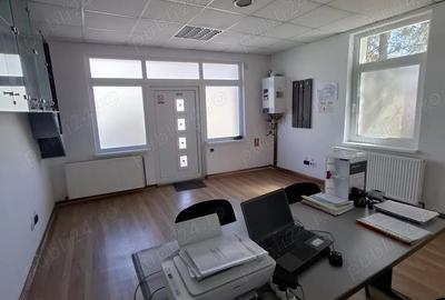 Spațiu comercial, de 60 mp, în Rovine