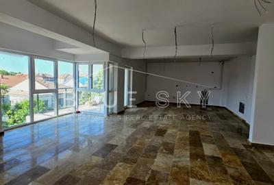 Apartament cu 4 camere decomandat în Faleza Nord