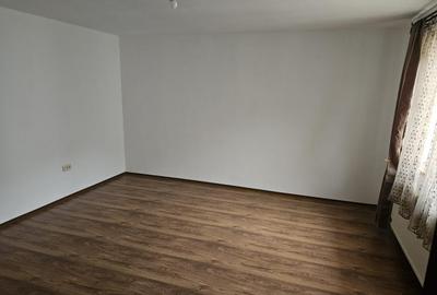 Casă individuală cu 6 camere cu Canalizare în Domenii - 9