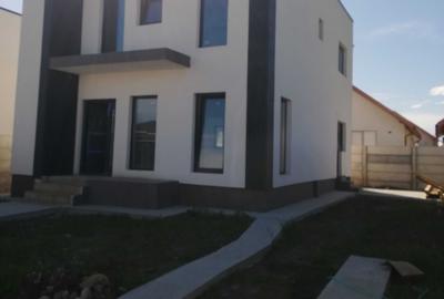 Casă cu 4 camere cu Teren 290 Mp în Central