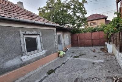 Casă cu 2 camere cu Teren 373 Mp în Bujac