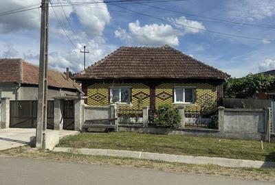 Casă cu 3 camere cu Teren 2560 Mp în Oșorhei