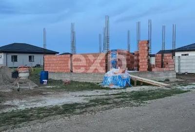 Casă cu 4 camere cu Teren 378 Mp în Clinceni