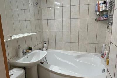 Apartament cu 2 camere decomandat în Drumul Taberei