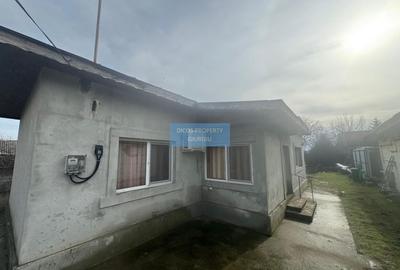 Casă individuală cu 3 camere cu Canalizare în Casa Cărții