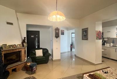 Casă individuală cu 4 camere cu Canalizare în Central