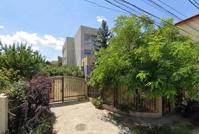 Casă cu Teren 648 Mp în Central
