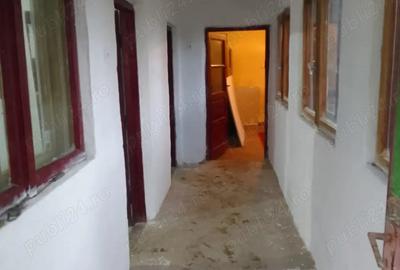 Casă cu 4 camere cu Teren 400 Mp în Malu (Godeni)