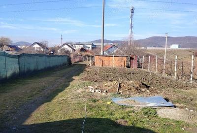 Teren de 2100 mp, în Central