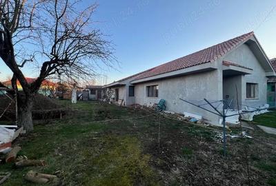 Casă cu 1 camere cu Teren 500 Mp în Plopi