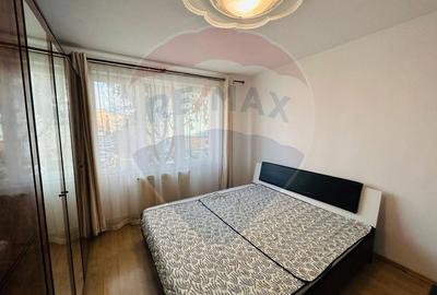 Apartament cu 3 camere decomandat, mobilat în Tractorul - 7