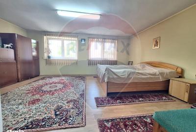Casă cu 4 camere cu Teren 555 Mp în Central