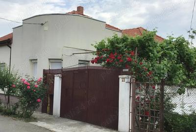 Casă cu 3 camere cu Teren 440 Mp în Central - 9