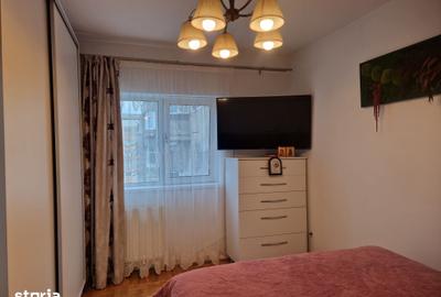 Apartament cu 3 camere decomandat în Republicii