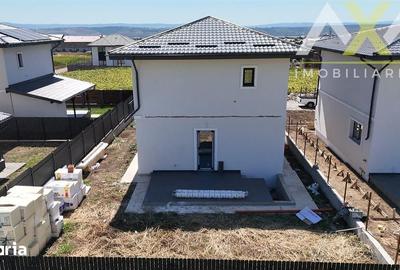 Casă cu 4 camere cu Teren 400 Mp în Rediu