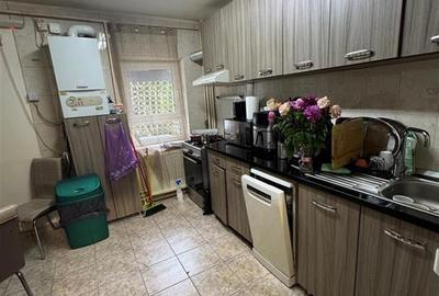 Apartament cu 4 camere decomandat în Brâncoveanu