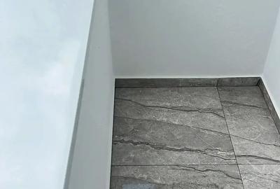 Apartament cu 3 camere semidecomandat în Soarelui