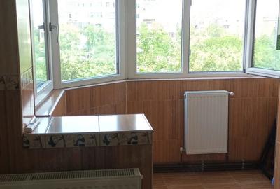Apartament cu 2 camere decomandat în Rovine