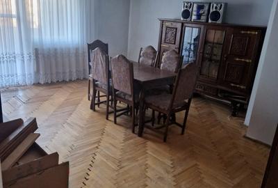 Apartament cu 3 camere decomandat în Central - 2