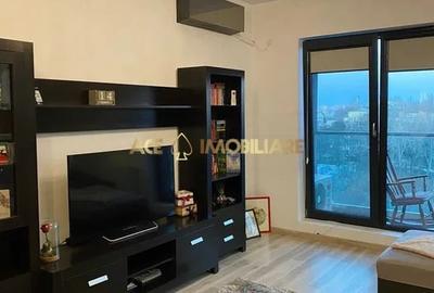 Apartament cu 2 camere semidecomandat, mobilat în Regie