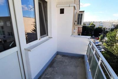 Apartament cu 3 camere semidecomandat în Exterior Vest