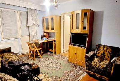 Apartament cu 3 camere decomandat în Cornișa