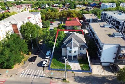 Casă cu 8 camere cu Teren 700 Mp în Vasile Alecsandri