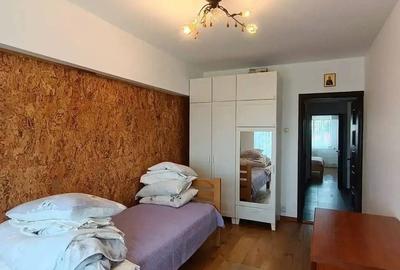 Apartament cu 3 camere decomandat în 1 Mai