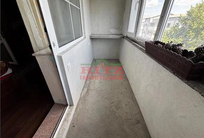 Apartament cu 3 camere decomandat în Gară