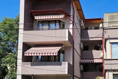 Casă cu 8 camere cu Teren 100 Mp în Titulescu - 1