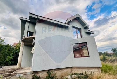 Casă cu 4 camere cu Teren 300 Mp în Hidiș