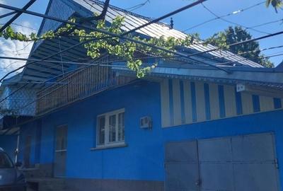 Casă cu 4 camere în Costești