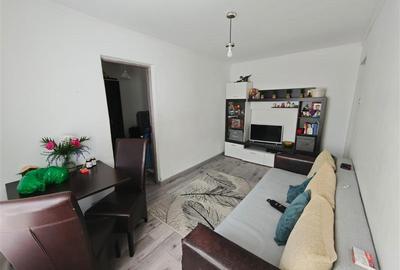 Apartament cu 3 camere semidecomandat, mobilat în Tătărași