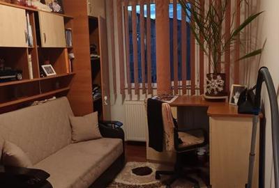 Apartament cu 3 camere semidecomandat în Ostroveni - 2