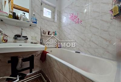 Apartament cu 3 camere semidecomandat în Micro 5 - 12