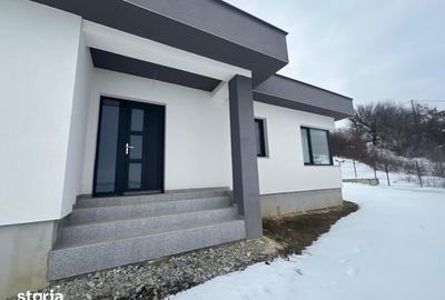 Casă cu 4 camere cu Teren 700 Mp în Central - 1