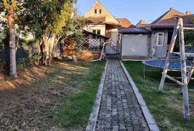 Casă cu 4 camere în Piața Cluj