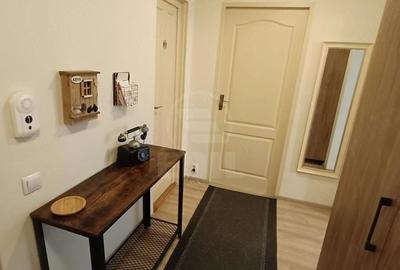 Apartament cu 2 camere semidecomandat în Central