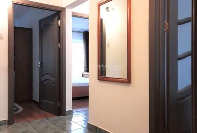 Apartament cu 3 camere decomandat în Traian