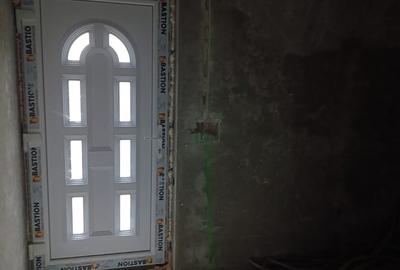 Casă cu 3 camere cu Teren 1000 Mp în Central - 1