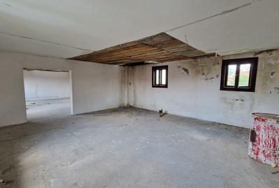 Casă cu 4 camere cu Canalizare în Central - 11