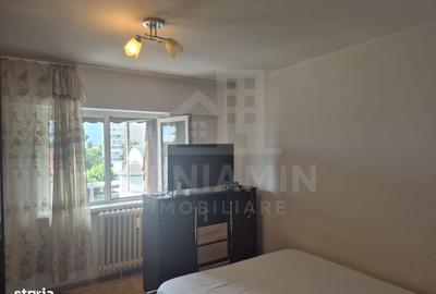 Apartament cu 3 camere decomandat în Sărari