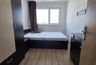 Apartament cu 3 camere semidecomandat în Dristor